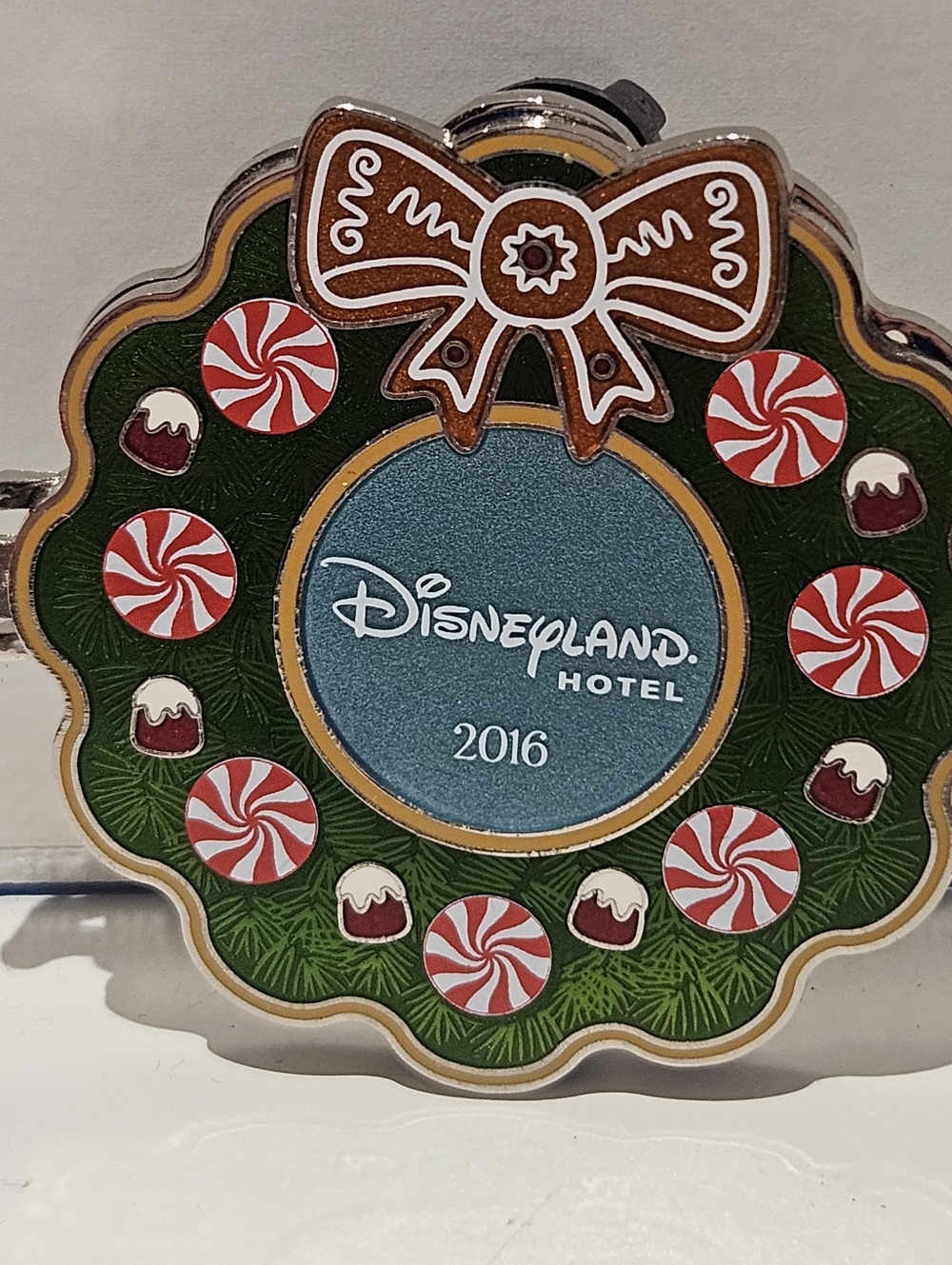 Disney Gingerbread House Pin Mickey Mouse LE 2016 Hinged Christmas **Flawed**